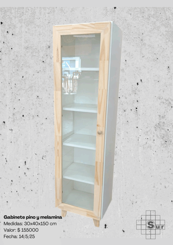 Gabinete con estantes.