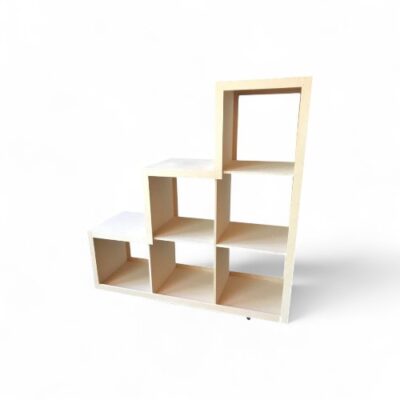 Repisa escalonada con ruedas